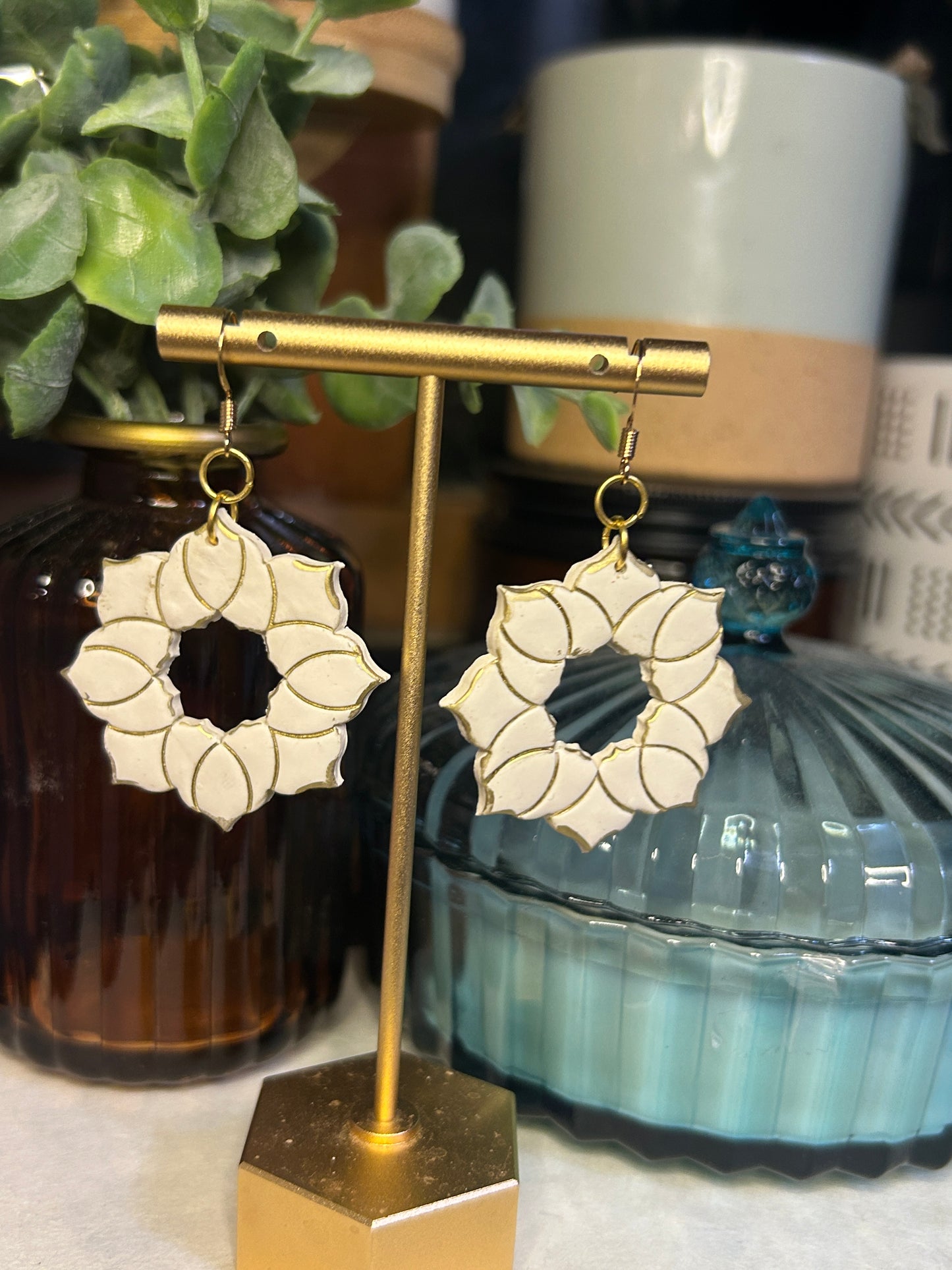 White/Gold Snowflakes/Wreaths