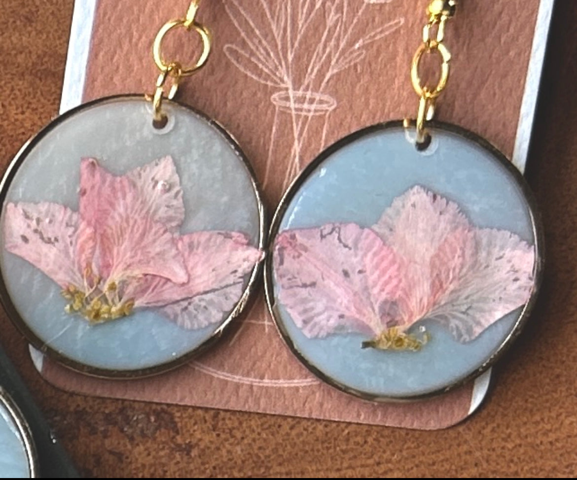 Press Flower Round Dangles